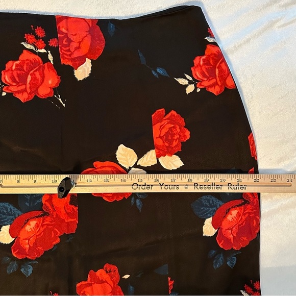 Club Monaco Fit & Flare Satin Midi Skirt Black Red Roses Trumpet Mermaid 12 - Picture 5 of 8